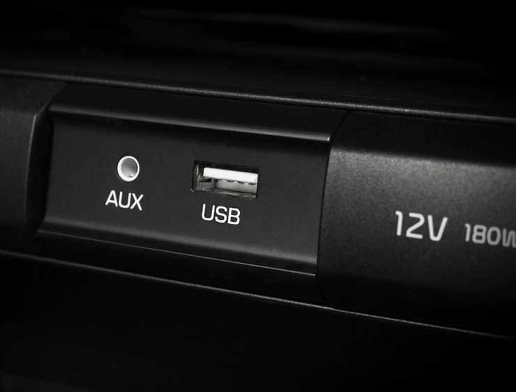 Entrada auxiliar y USB del Kia Rio Hatchback